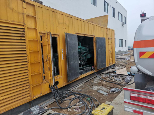 大安如何在发电机出租合同中约定设备的维修和保养责任？