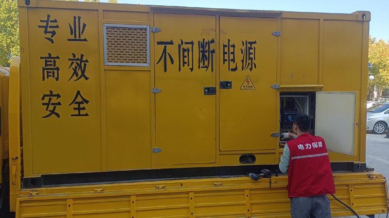 大安柴油发电机组和UPS电源配合使用时，如何避免切换过程中的电力中断？